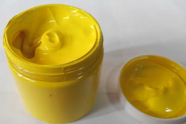 Đặc tính của keo dán màu PU màu vàng